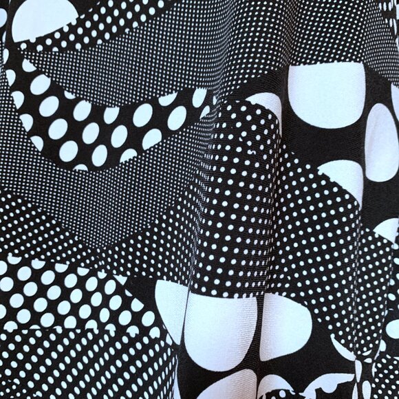 Chic Black & White Abstract Polka Dot Tunic Top – Size large - Picture 7 of 8